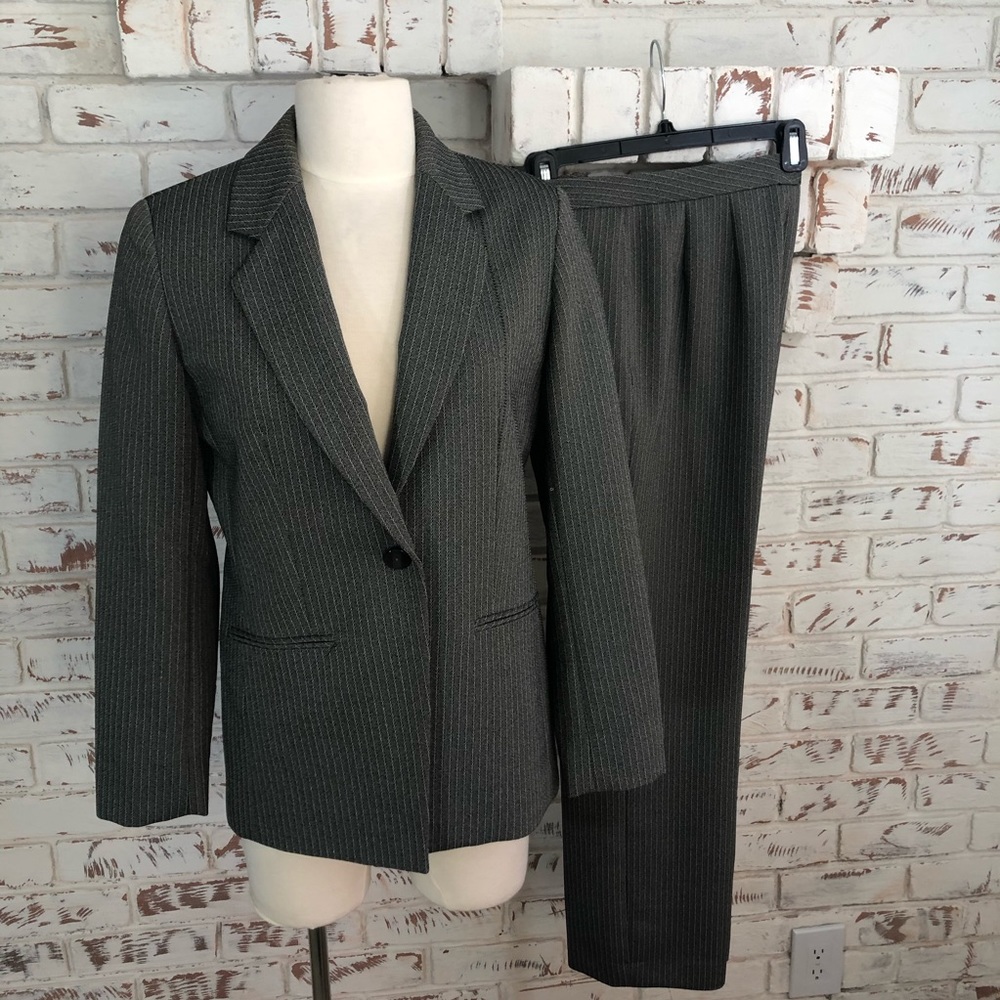 Jones New York Pant Suit Petite 6